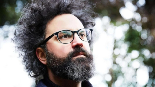 “Non sta bene” Il cantante italiano costretto ad annullare il concerto: il motivo è serio 
