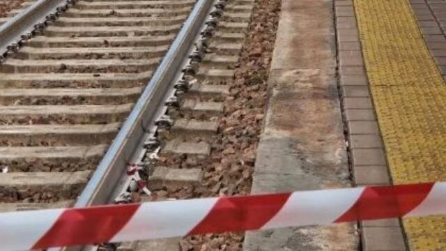 Tragedia sui binari, muore travolto da un treno: dinamica tragica