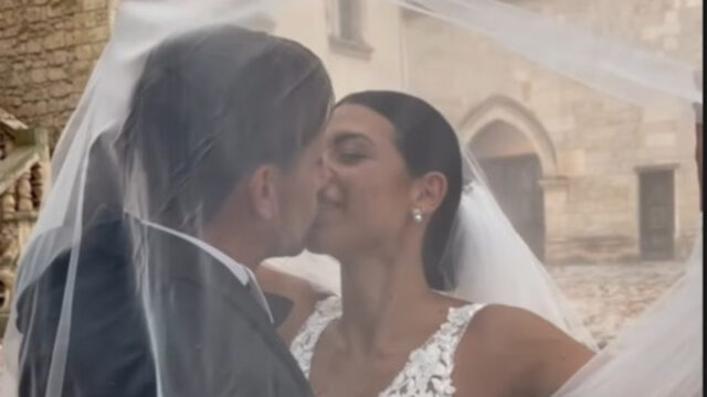 “Si sono sposati” L’amatissima coppia di Canale 5 è convolata a nozze: finalmente marito e moglie