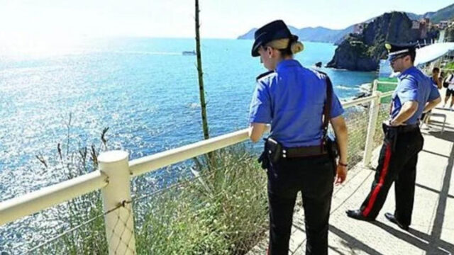 Tragedia durante l’ultimo giorno di vacanza, muore davanti agli occhi della fidanzata: dove e cosa è successo