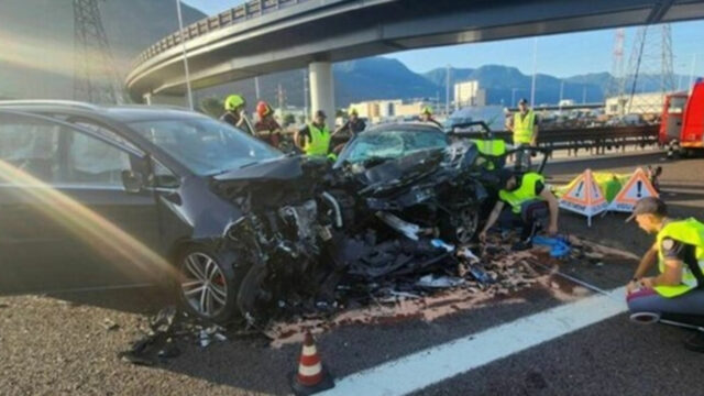 Ennesima tragedia in autostrada, auto contromano si schianta: bilancio spaventoso 