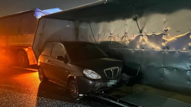 Drammatico incidente in tangenziale coinvolge più veicoli, traffico paralizzato e soccorsi sul posto