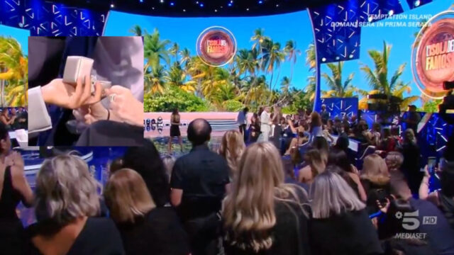 “Vuoi sposarmi” Proposta di matrimonio all’Isola dei Famosi, è successo tutto in diretta