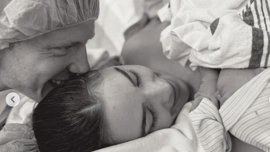 “Esperienza spaventosa ma poi..” La super vip  mamma per la prima volta ad un anno dal matrimonio