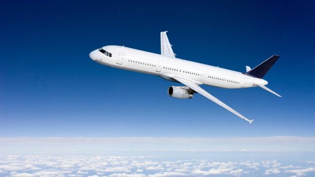 Paura per un volo con 250 passeggeri a bordo, aereo costretto ad un atterraggio d’emergenza 