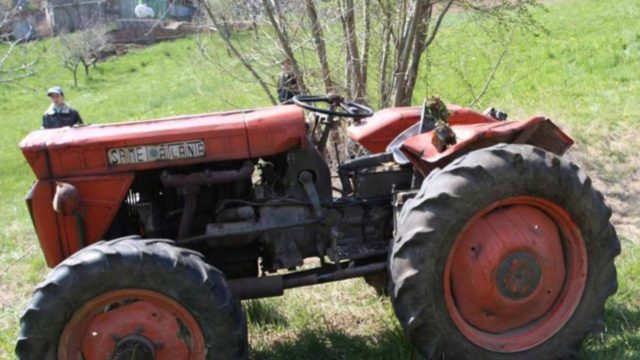 Tragedia in azienda agricola, ragazzo di 15 anni travolto da trattore: la straziante scoperta