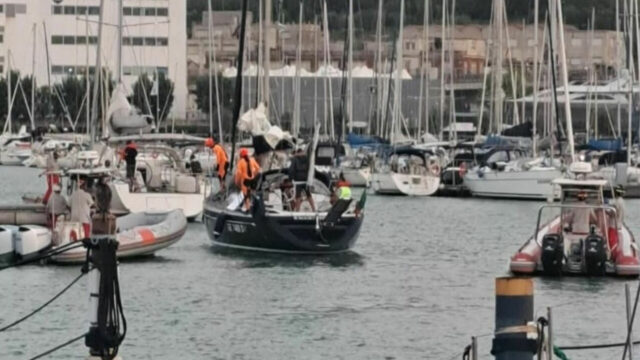 Tragedia in barca, muore davanti agli occhi del figlio: dove e cosa è successo 