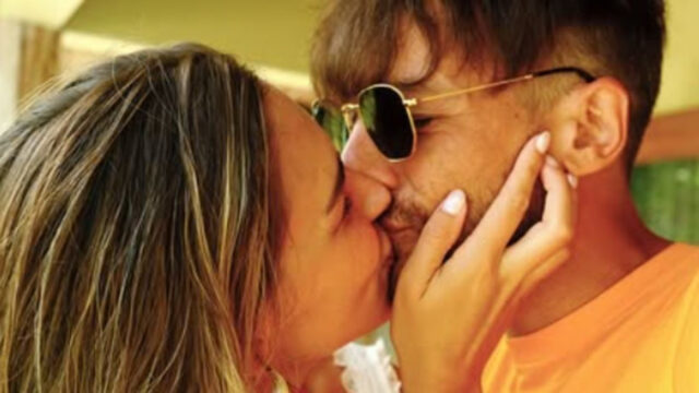 “Non si nascondono più” Il cantante e la conduttrice tv ufficializzano la relazione