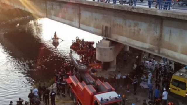 Autobus cade nel fiume, il bilancio è tragico, richieste sul posto 25 ambulanze: dove e cosa è successo 