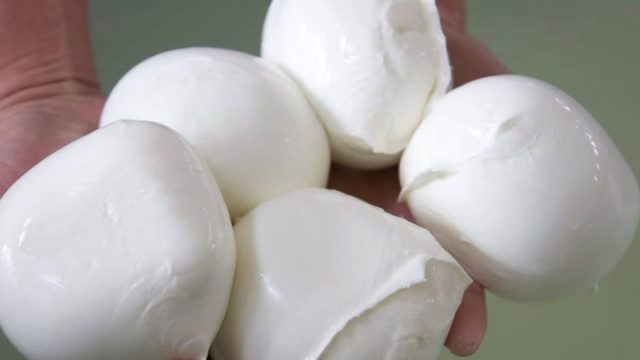 Muore soffocata da una mozzarella, la tragedia davanti agli occhi della famiglia