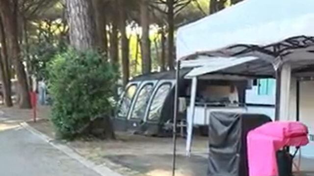 Tragedia in campeggio, per il bimbo di due anni non c’è stato nulla da fare: l’ipotesi è tremenda