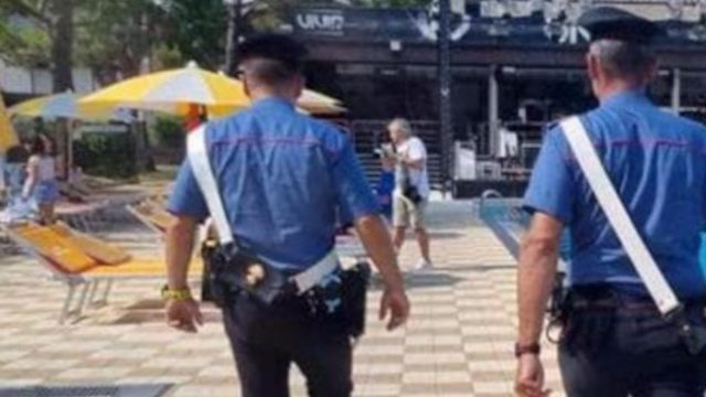 “Amore, amore dove sei?” Papà ritrova il bimbo di tre anni disperso in vacanza: le condizioni sono disperate