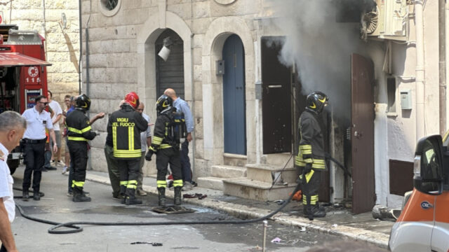 Vacanza finisce in tragedia, esplosione devastante in appartamento all’interno anche una bimba di 11 anni: la situazione è seria