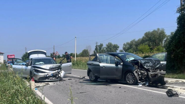 Tragico incidente frontale tra due auto, morto un uomo: la dinamica è spaventosa 