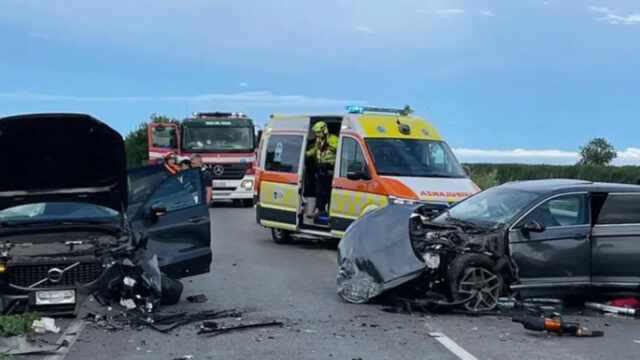 Maxi incidente tra quattro auto, la situazione è molto seria, bimba di 2 anni e madre incinta in gravi condizioni