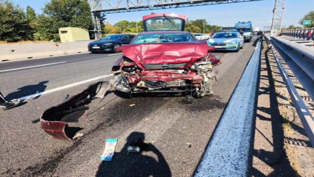 Spaventoso tamponamento in autostrada, traffico in tilt e code chilometriche