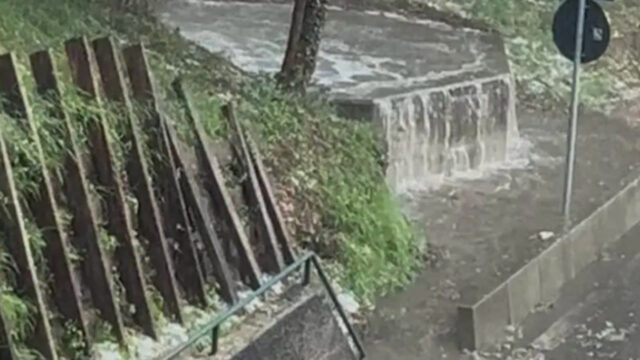 Violenta bomba d’acqua colpisce la provincia italiana, strade come fiumi e traffico in tilt 