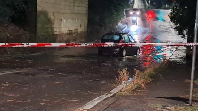 Spaventoso nubifragio colpisce la città italiana, strade come fiumi e ospedale allagato
