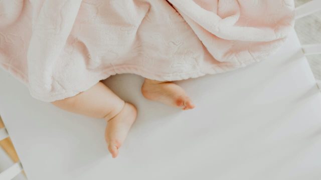 Tragedia in casa, neonato di 4 mesi trovato morto dalla mamma: la scoperta choc della donna