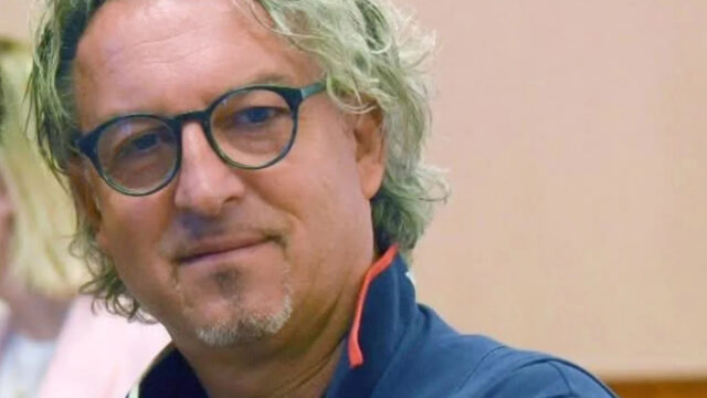 “È successo in spiaggia” Lutto nel mondo della televisione italiana, lascia moglie e due figlie