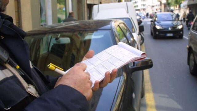 “A cosa dovete fare attenzione” Nuova truffa delle multe: come agiscono senza che ce ne accorgiamo