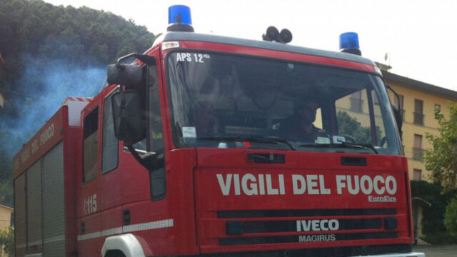 Incendio in hotel, notte di paura: tutti gli ospiti evacuati 
