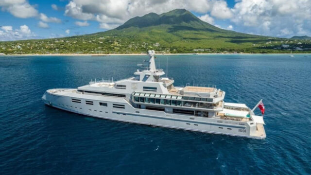 “Ah, è suo” In Toscana appare un yacht da 250 milioni di euro, tutti scoprono chi è il proprietario