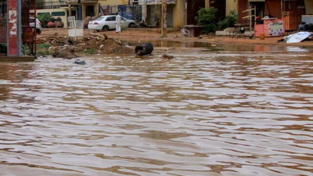 Devastante frana colpisce il Paese, una tragedia senza precedenti: più di mille morti 