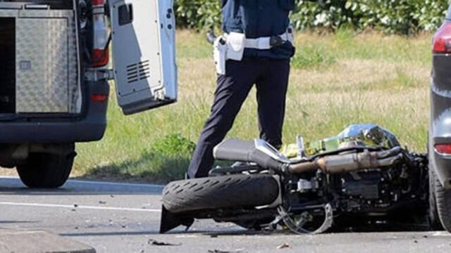 Tragico schianto per due giovanissimi, impatto devastante: la tragedia